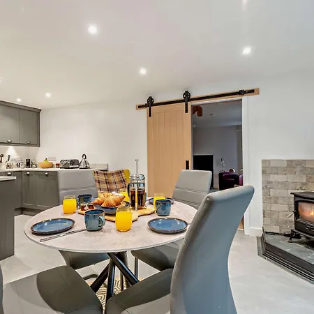 2 Bed In Dearham 91132 * Dearham